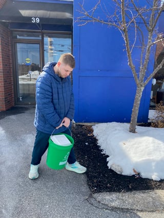 AR - compost bucket